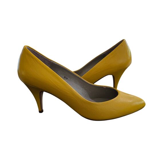 J.Renee Shoes - Vintage J. Renee Pointed Toe Leather Pumps Sunflower Size 8M NIB